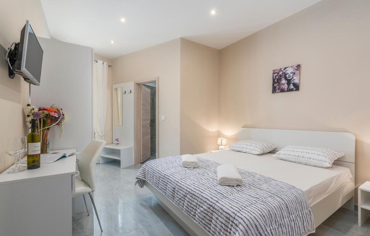 Roberto rooms Porec Esterno foto